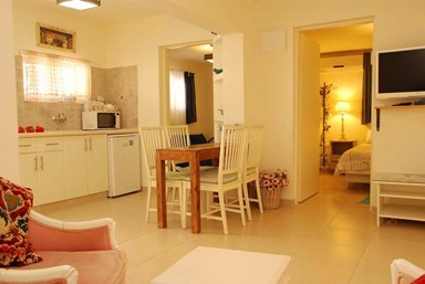 אורחת גמלים - החאן והצימרים של בטי - הצימרים