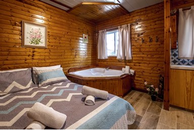 ברק בקתות נופש - משולב