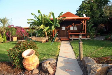 בקתות עץ - נופי כנרת בוקי