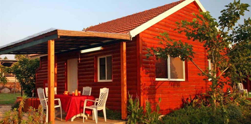 בקתה מול שקיעה הבקתה (1).JPG