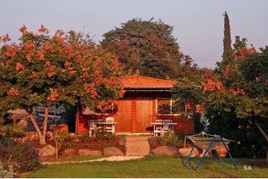 בקתה מול שקיעה