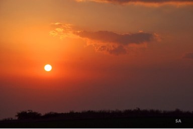 בקתה מול שקיעה