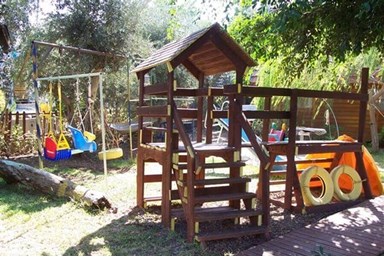 ארבל בתי קייט - החצר והבריכה