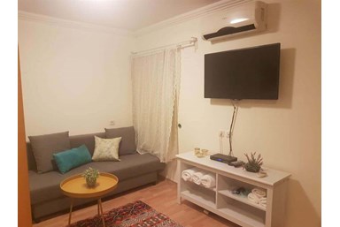 אל התבור-בגן קסום - הבקתה הכחולה