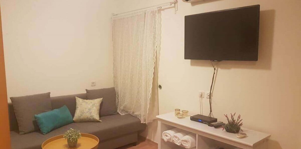 אל התבור - לינה כפרית הבקתה הכחולה (4).jpeg