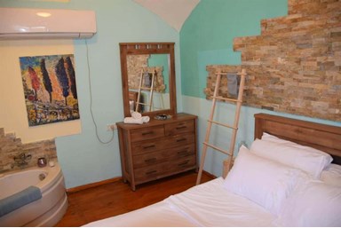 אל התבור-בגן קסום - הבקתה הכתומה