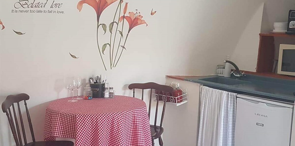 אל התבור - לינה כפרית הבקתה הסגולה (4).jpeg