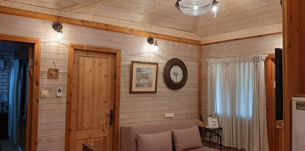 אוויר ואווירה -בקתות עץ וג'קוזי גפן 1.jpg