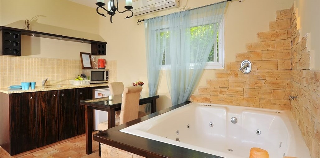 אחוזת מול כנרת סוויטה רומנטית (3).JPG