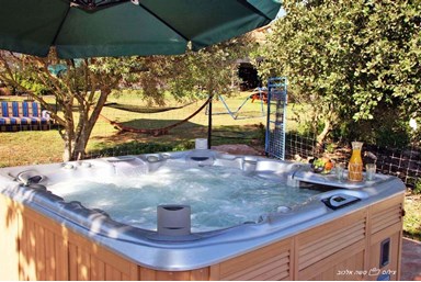 בוסתן ציפורי - חצר ונוף