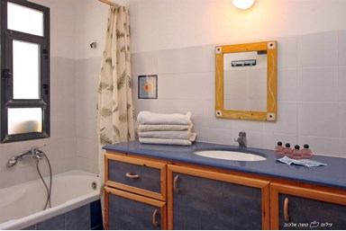 בוסתן ציפורי - רימון ותאנה