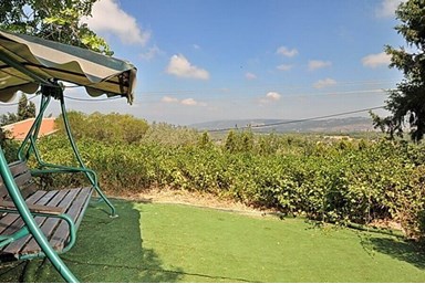 אחוזת הנוף של יפה - הבריכה המחוממת 