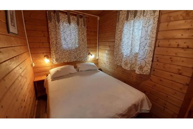 מקום אגדה - הבקתות