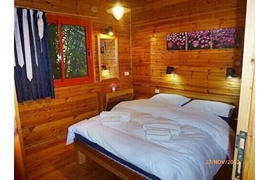 ניחוח פרי  - בקתות העץ