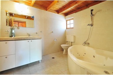 בקתות נוף ילדות - הקונדיטוריה-קפה טראפלס