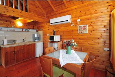 בקתות נוף ילדות - בקתת הגלריה 1