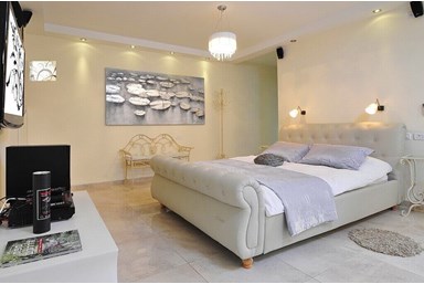 בקתות נוף ילדות - בקתת הגלריה 2 