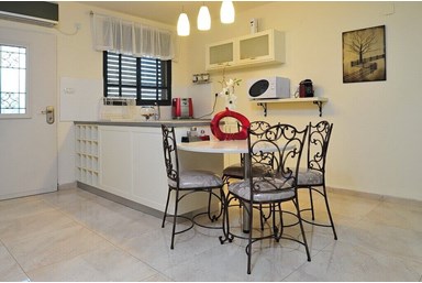 בקתות נוף ילדות - בקתת הסטודיו