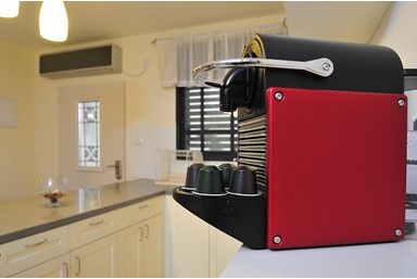 בקתות נוף ילדות - הקונדיטוריה-קפה טראפלס