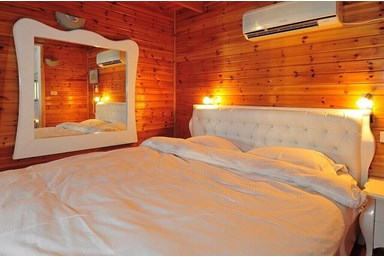 בקתות נוף ילדות - בקתת הגלריה 1