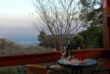 נוף חרמון - אירוח כפרי איכותי - בקתות אבן