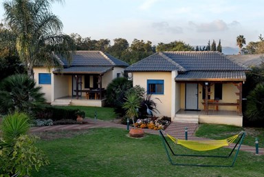 נוף חרמון - אירוח כפרי איכותי - החצר והנוף