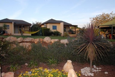 נוף חרמון - אירוח כפרי איכותי - החצר והנוף