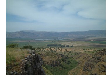 נוף חרמון - אירוח כפרי איכותי - החצר והנוף