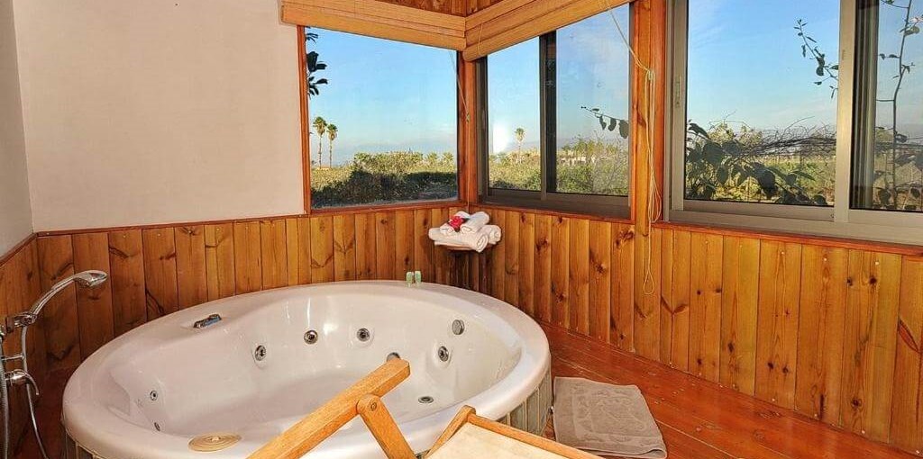 איתן בקתות עץ - Eitan Wood Cabins Resort הבית הצהוב (2).jpg
