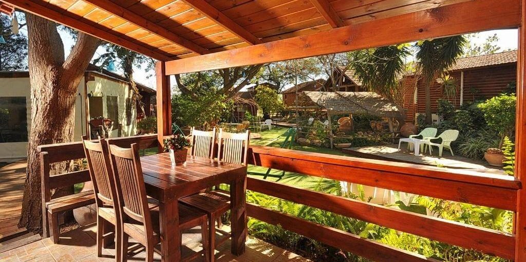איתן בקתות עץ - Eitan Wood Cabins Resort הבית הסגול (1).jpg