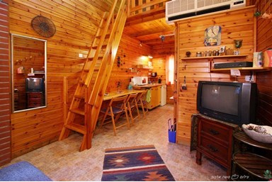 פנינה בבצת - הבקתה המשפחתית