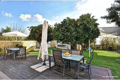 מצפה כנרת - החצר והבריכה המחוממת