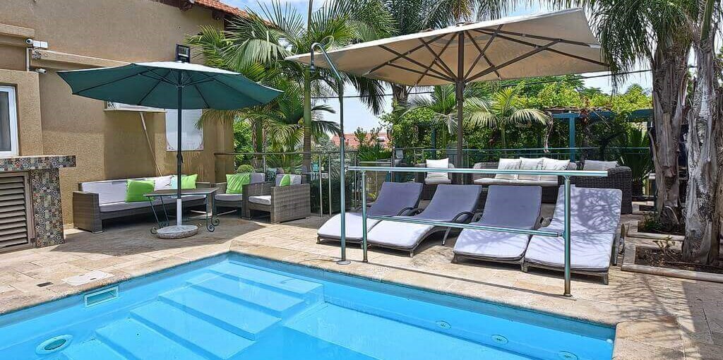 נווה אילה - סוויטות יוקרה בריכה וחצר 13720 (2).jpg