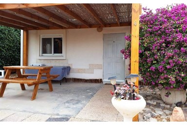 בית קטן בערבה - החצר