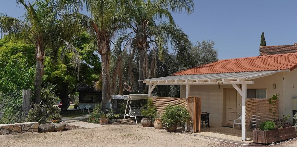 אירוח עם חן - סוויטות יפיפיות עם נוף לחרמון וילה (1).jpg
