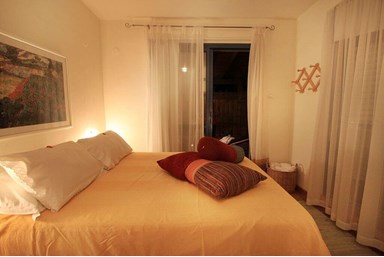 בר בכפר - הבריכה והחצר