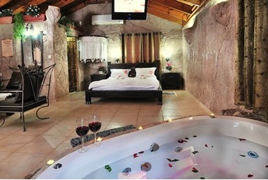 גן וטבע - בקתות אביב ורן