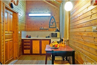 סייסטה ברמות - החצר והבריכה