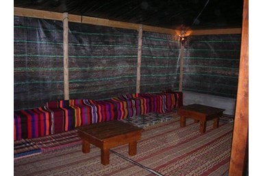 חולות מדבר - משפחת קניון - החצר והנוף