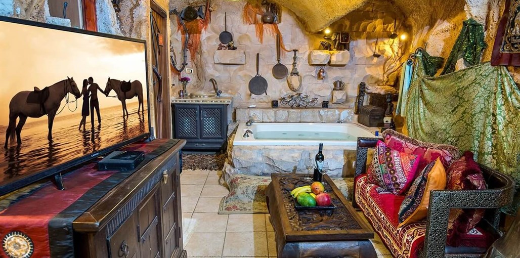 בצל עצי הזית בצל עצי הזית - המערה (4).jpg