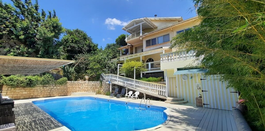 הסעודה האחרונה הבריכה והחצר (12).jpg