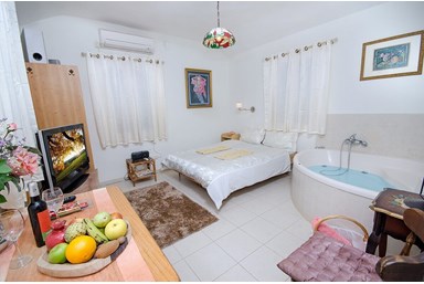 אהבה בירוק אמירים - ביתן האהבה