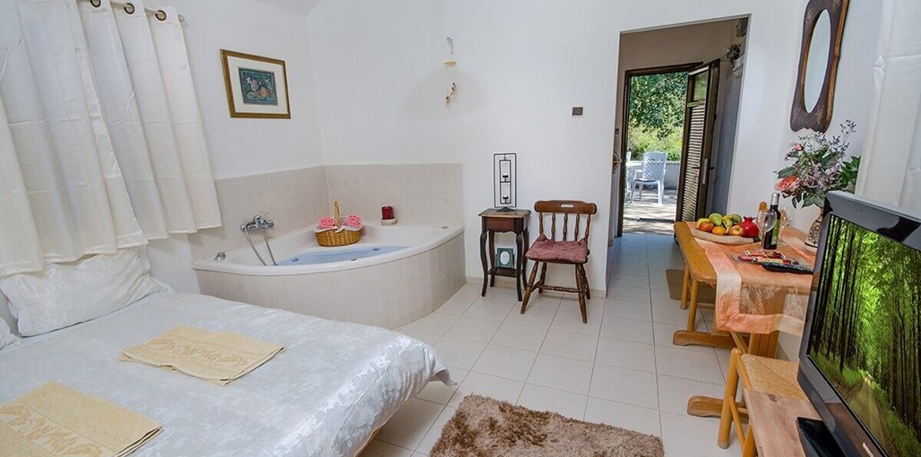 אהבה בירוק אמירים ביתן האהבה (3).jpg