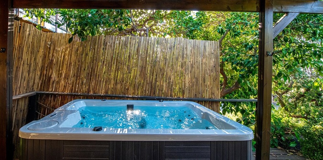 לה ולי לה ולי - החצר עדכון (2).jpg