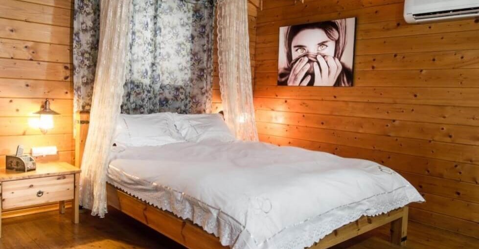 בקתות בכחול 08504070.jpg