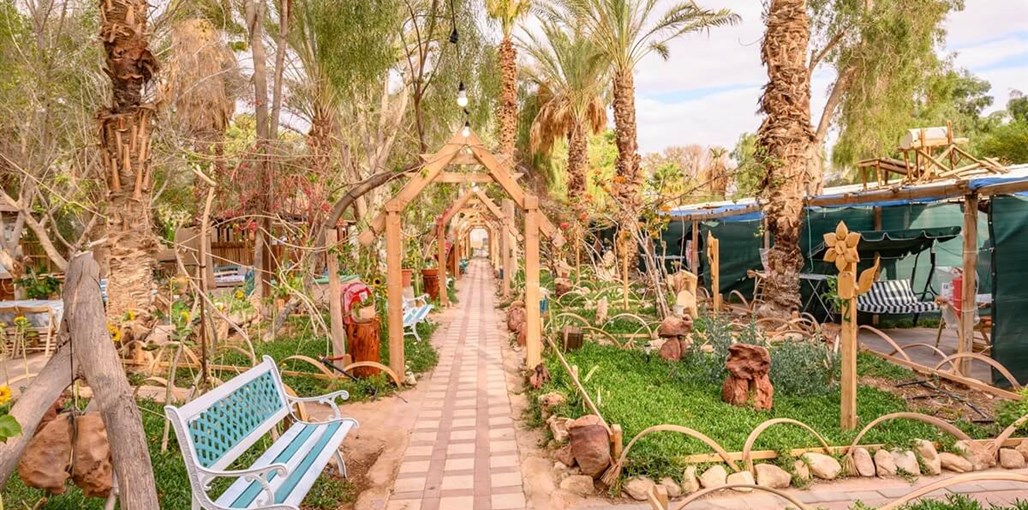 ערבה גארדן - Arava Garden חצר (10).jpg