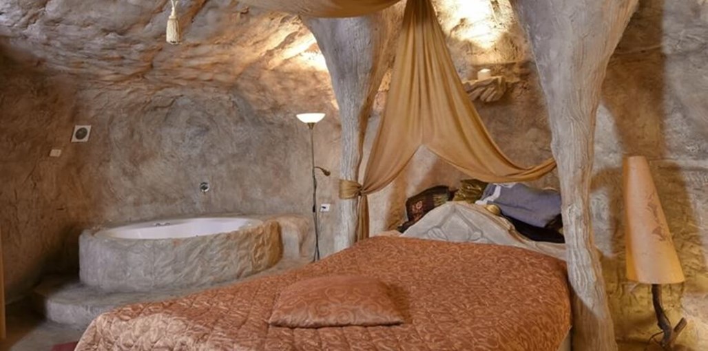 אצלנו בחצר - צוריאל מערת האבן (4).jpg