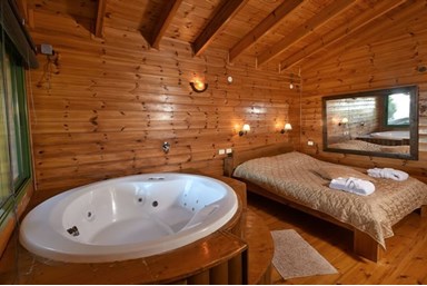 אצלנו בחצר - צוריאל