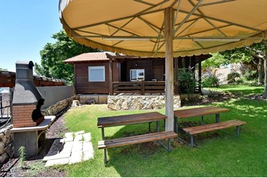 אצלנו בחצר - צוריאל