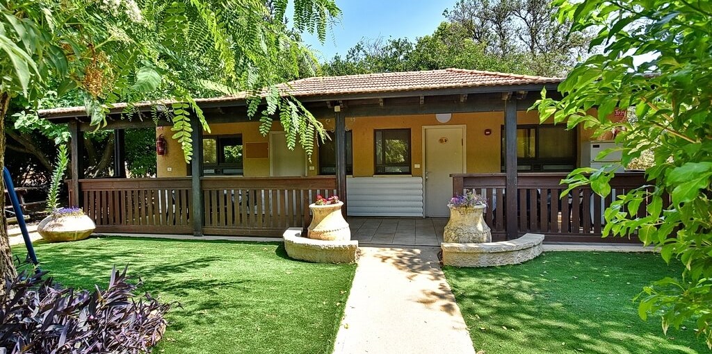 בקתות בפרדס הרמן בקתות בפרדס הרמן - מתחם החוץ (2).jpg